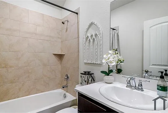 2429 Dolostone Dr — Photo 28