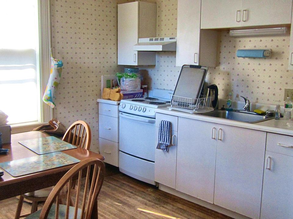 2nd image of 82 Pleasant St #2