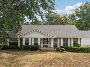 1304 N Miller Dr, Claremore, OK 74017