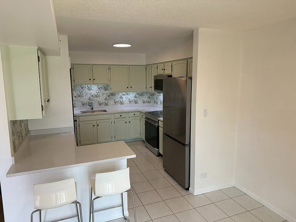 1st image of 601 Huntington Commons Rd #202
