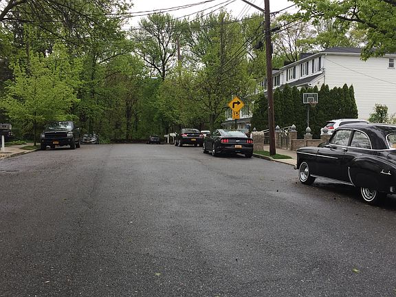 3rd image of 431 Eltingville Blvd