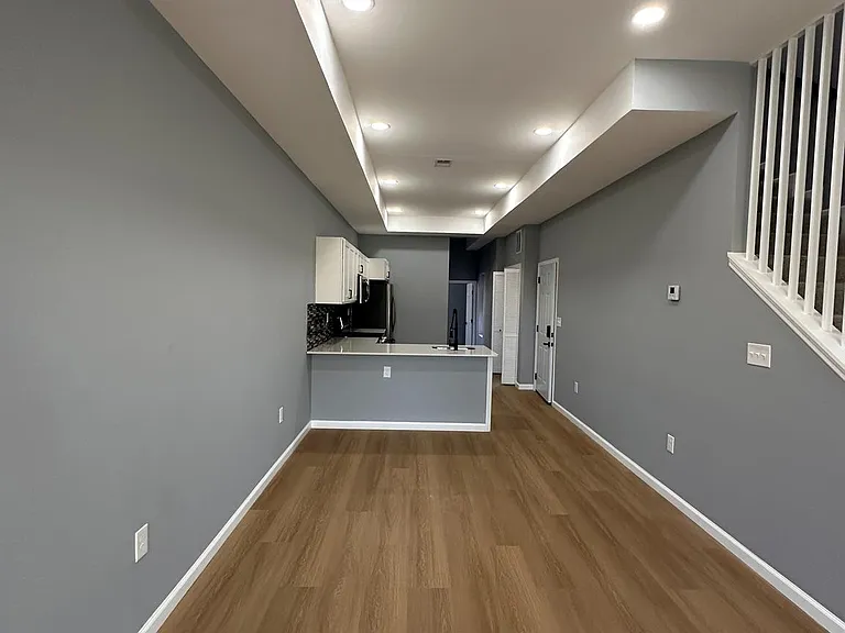 1927 Druid Hill Ave #2 — Photo 3