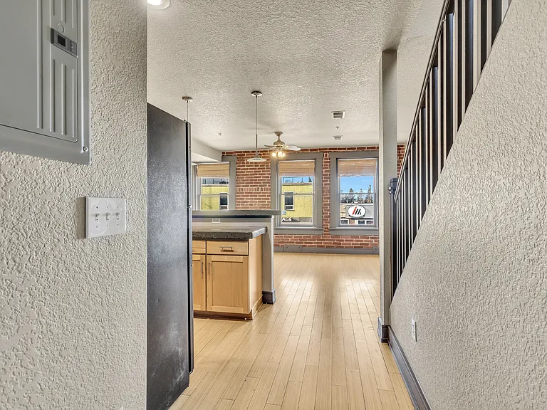 232 N Broadway #10 — Photo 18