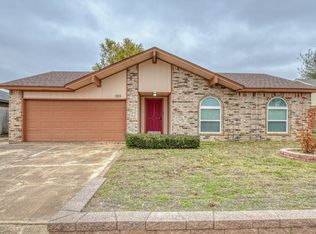 1109 NW 6th Pl, Moore, OK 73170