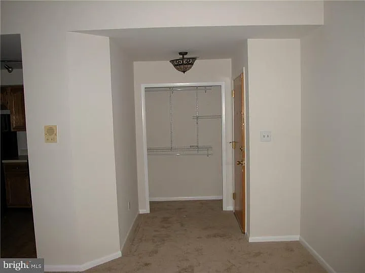 2 bed, 1000 sqft, $2,300 — Photo 3