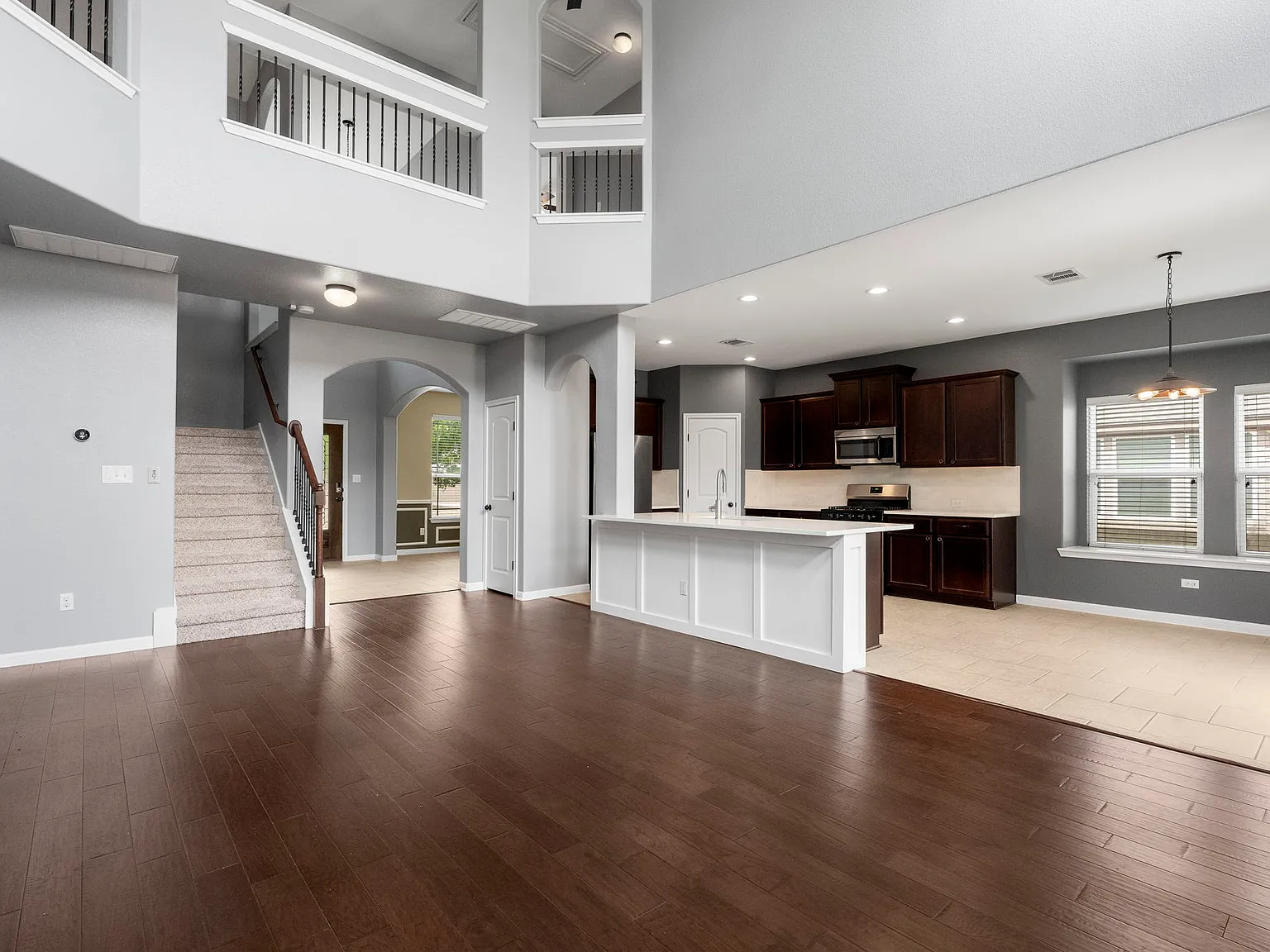 4 bed, 3.5 bath, 2636 sqft, $2,650 — Photo 4