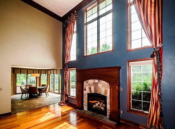 2nd image of 307 Castle Wynd Dr