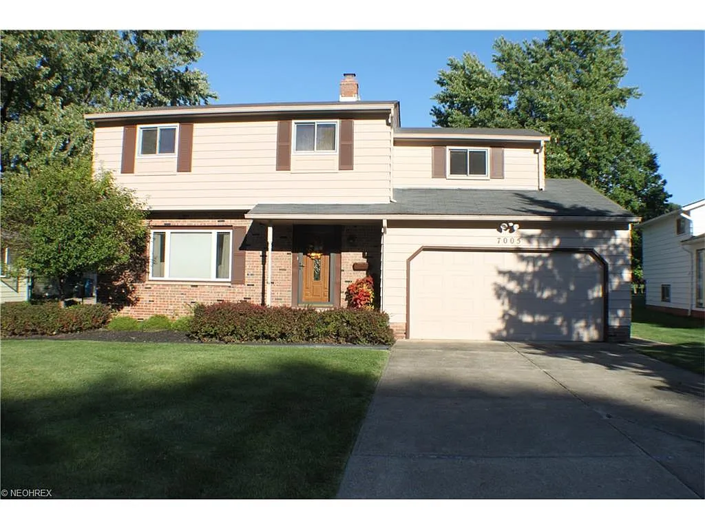 7005 Edgecliff Dr photo 1