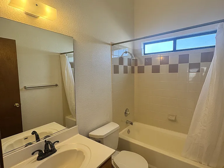 1214 N Willow St — Photo 5