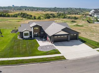 3707 Cogburn Rd, Bismarck, ND 58503