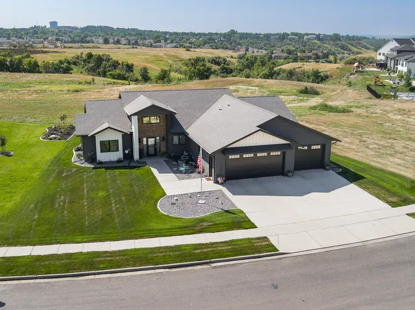 3707 Cogburn Rd, Bismarck, ND 58503
