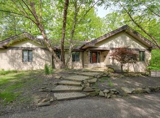 20760 Saratoga Dr, Fairview Park, OH 44126