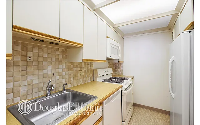 Rented by Douglas Elliman | media 3