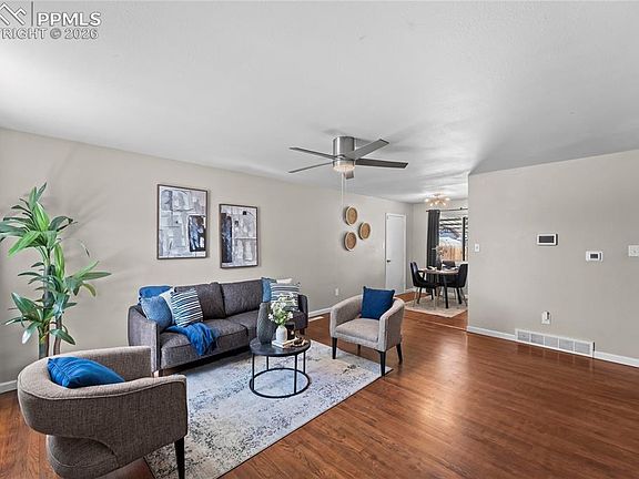 3rd image of 1023 Fosdick Dr