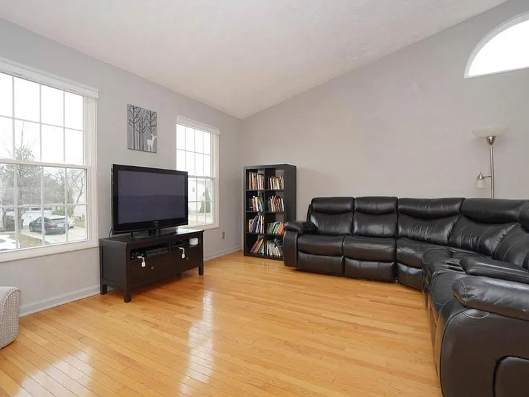 8066 Winters Ln — Photo 7