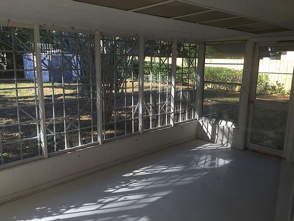 4th image of 506 Ambassador Ave