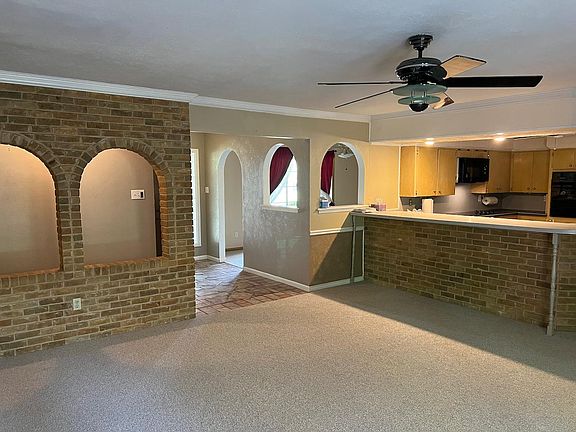3rd image of 2418 Greenwood Dr