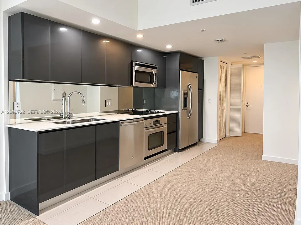 31 SE 6th St #405