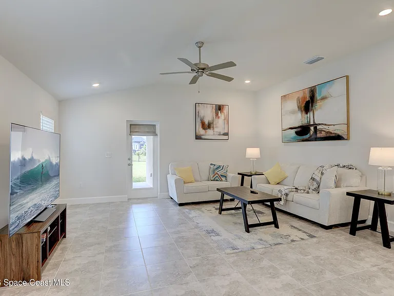1884 Middlebury Dr SE — Photo 5