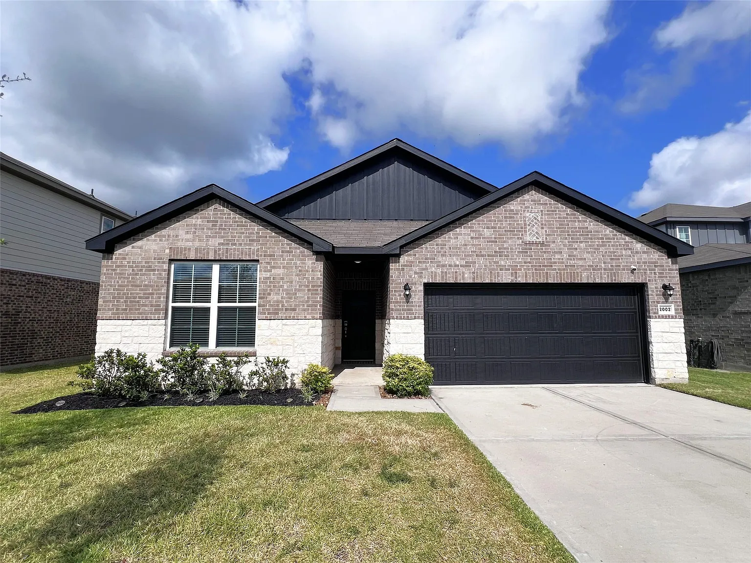 4 bed, 3.0 bath, 2075 sqft, $2,100 — Photo 1