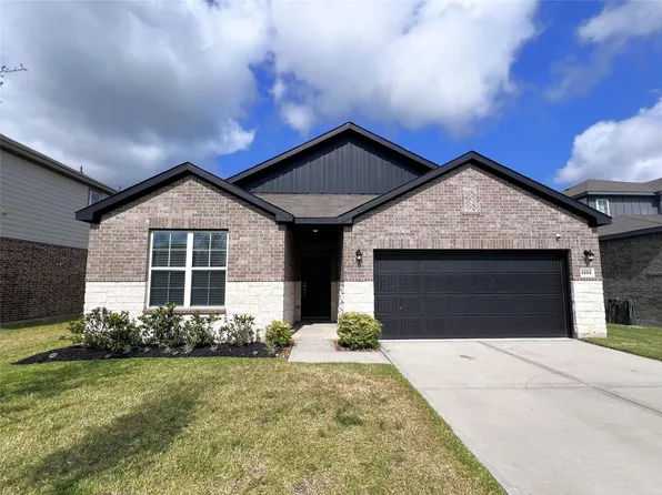 2002 Champions Dr, Navasota, TX 77868