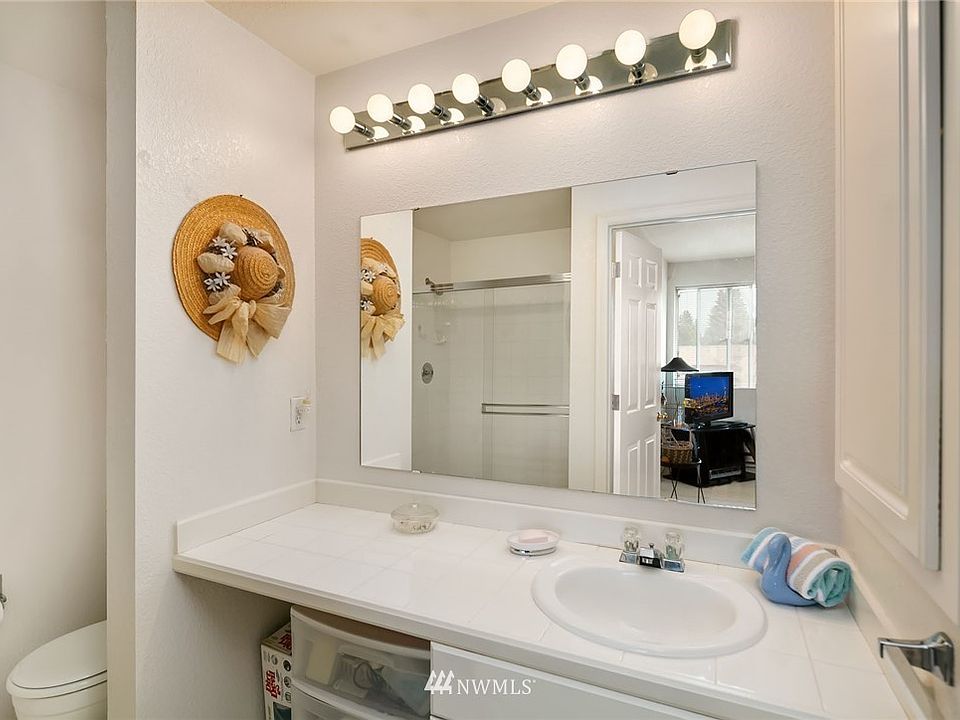 1st image of 12719 NE 132nd St #4