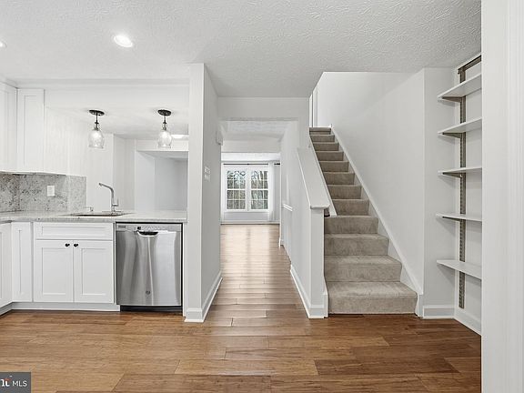 3rd image of 1669 Poplar Grove Dr