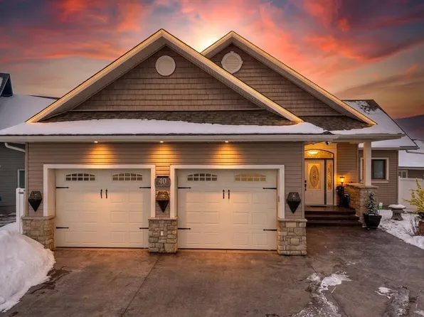 40 SE Oakfield Close, Red Deer, AB T4P 0C9
