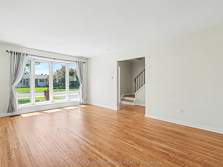 29 Aldercrest Dr — Photo 3