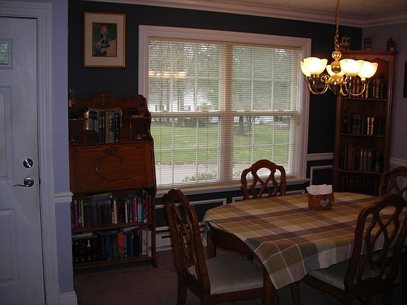 5th image of 400 E Barrington Dr