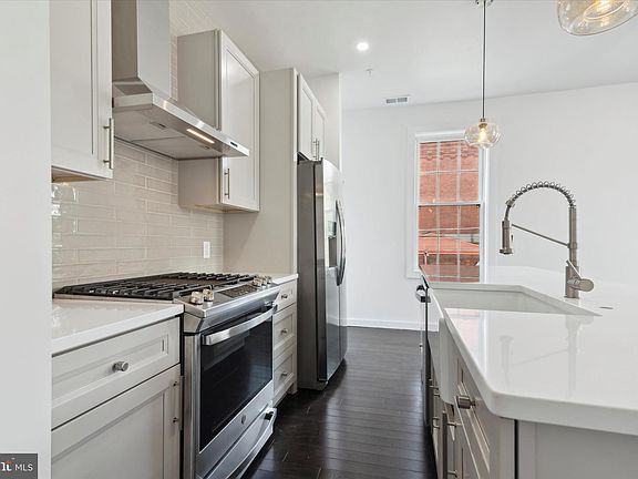 4th image of 2200 E York St #2