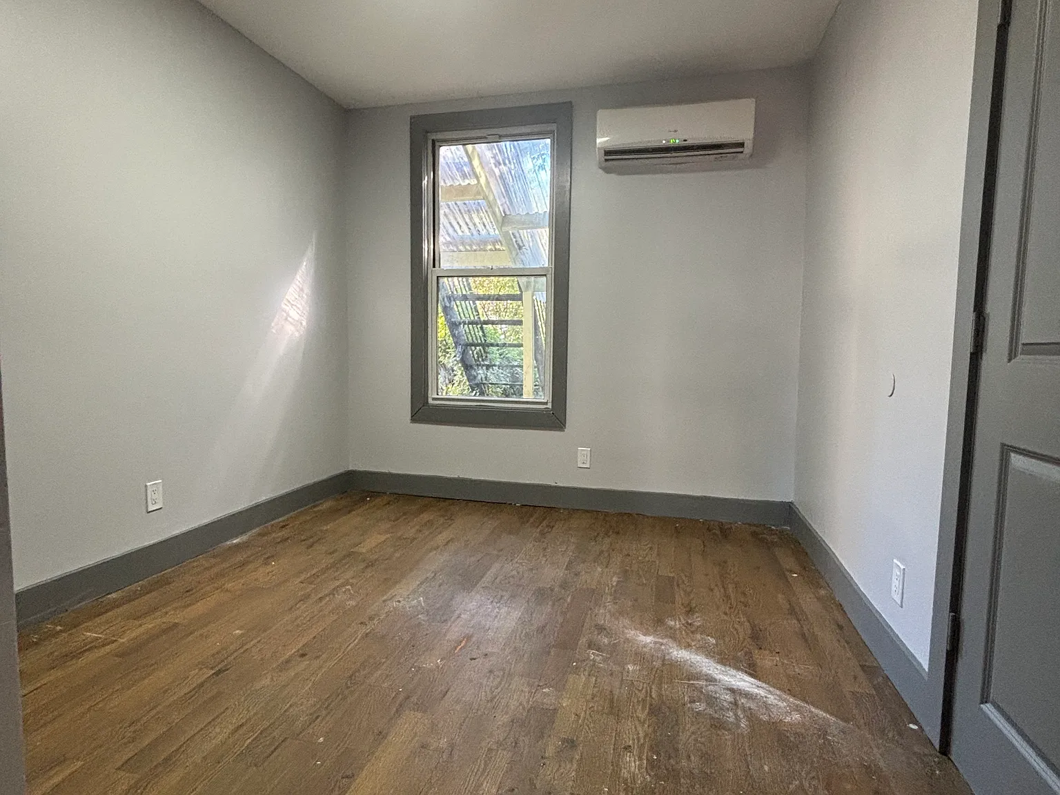 3 bed, 1200 sqft, $2,830 — Photo 3
