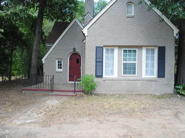 607 S 4th St, Crockett, TX 75835