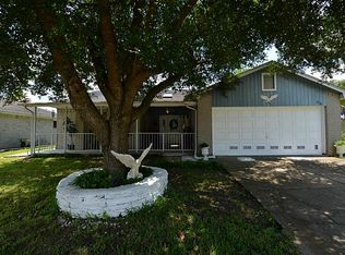 1010 Kensington Dr, Pearland, TX 77584