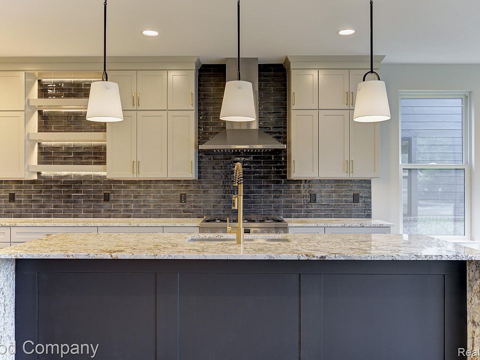 808 Irving Ave, photo 15