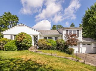 114 Havilands Ln, White Plains, NY