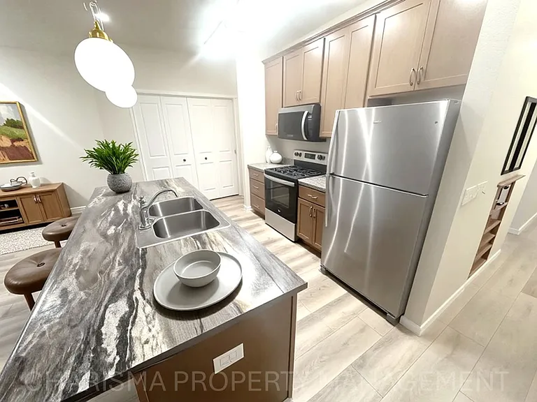 32nd Street Condominiums — Photo 35