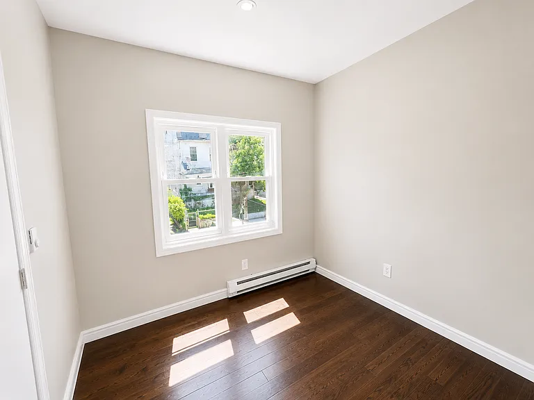 15-19 Isabella Ave #2F — Photo 7