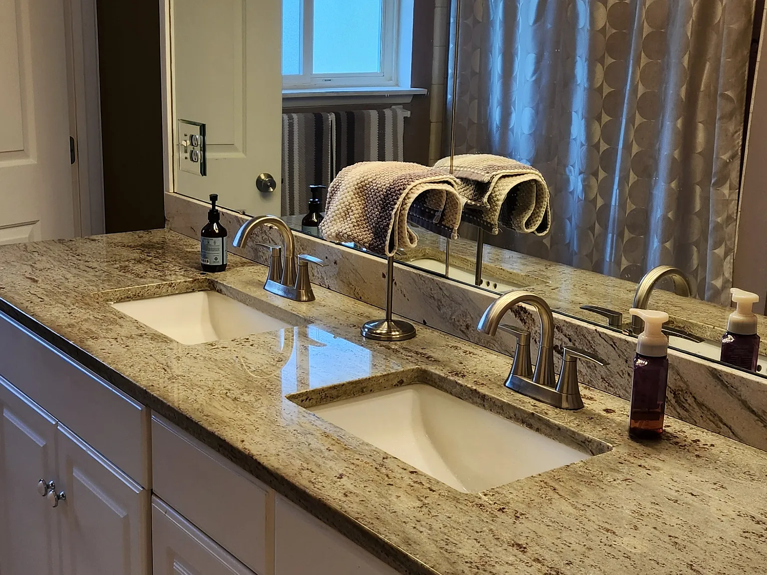 4 bed, 1.5 bath, 1800 sqft, $3,000 — Photo 3