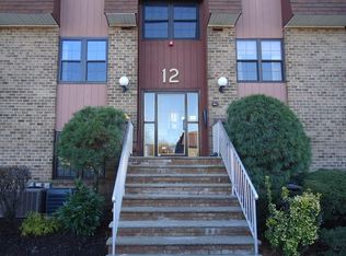 136 Overlook Ct #A, Woodbridge, NJ 07095