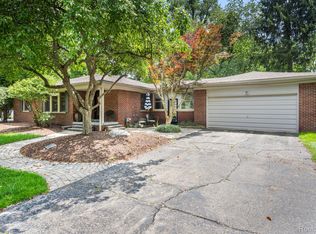 27331 Gardenway Rd, Franklin, MI 48025