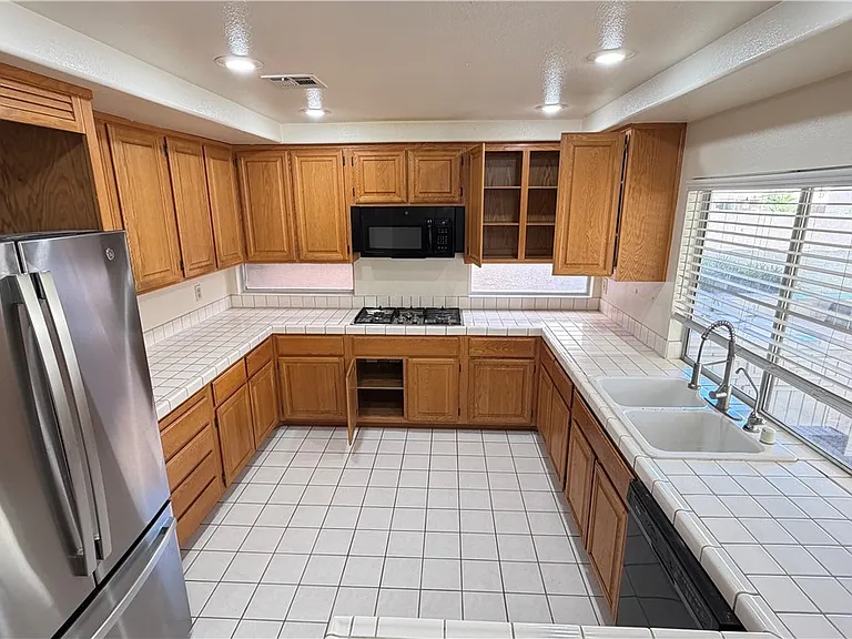 8300 Tivoli Cove Dr — Photo 12