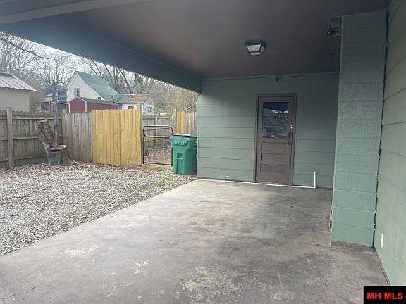4th image of 508 Hackberry