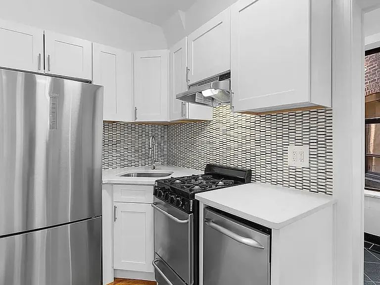 243 Henry St #2 — Photo 5