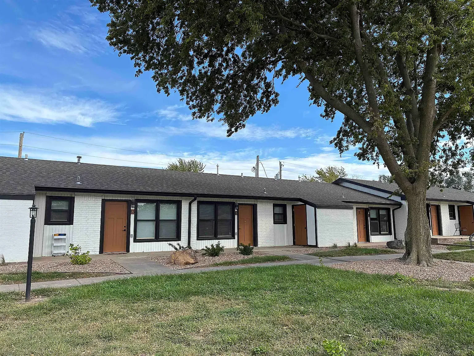2 bed, 1.0 bath, 750 sqft, $925 — Photo 1