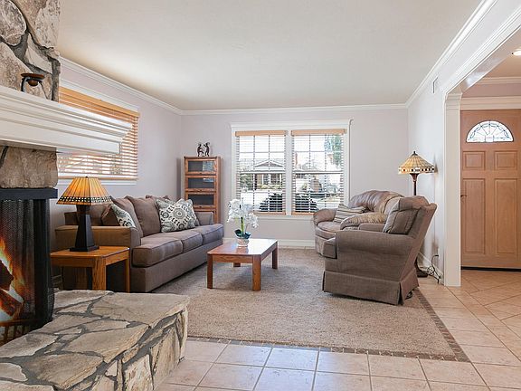 377 Princeton Ave-004-12-Living Room-MLS