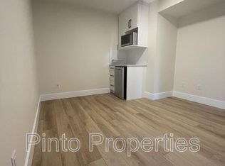 8719 110th St NW #2B, Edmonton, AB T6G0X7