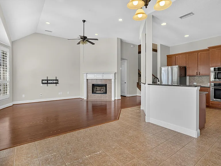 4635 Saginaw Ct — Photo 15
