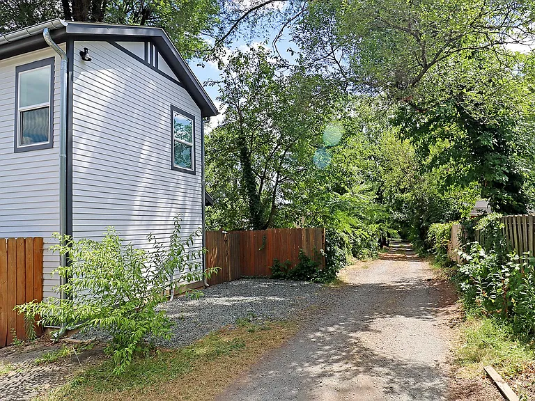 513 12th St NW #B — Photo 12