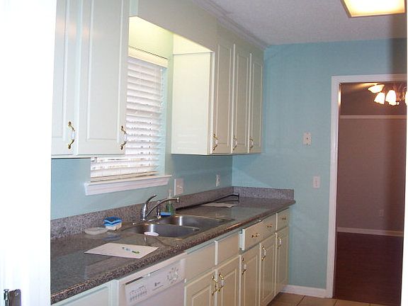 5th image of 108 Rosewood Dr